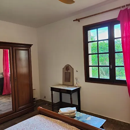 Piscine Et Jardin Privatifs Pres De La *