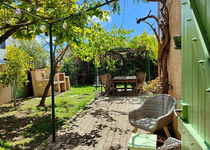 Piscine Et Jardin Privatifs Pres De La * Aléria