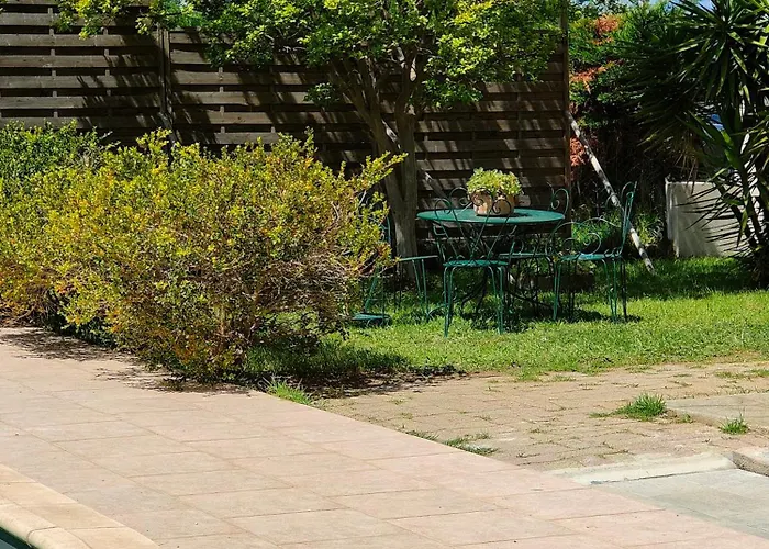 Nyaraló Piscine Et Jardin Privatifs Pres De La *