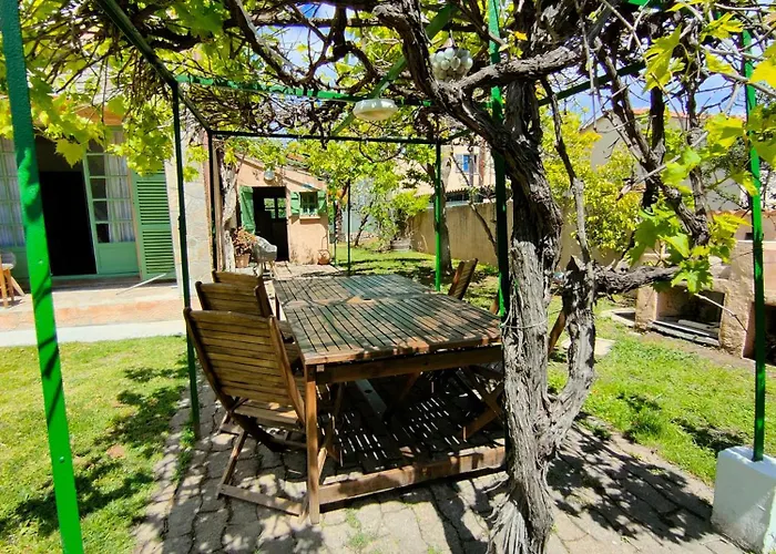 Piscine Et Jardin Privatifs Pres De La Nyaraló